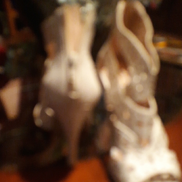 Shoes - Picture 2 of 3